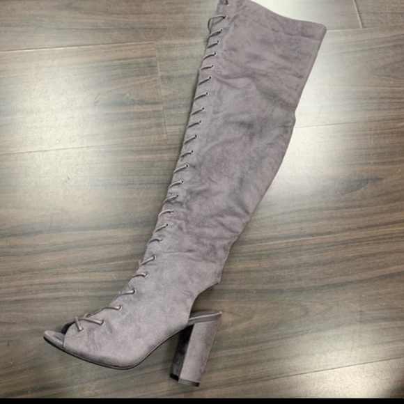 Sold out - Picture 3 of 6